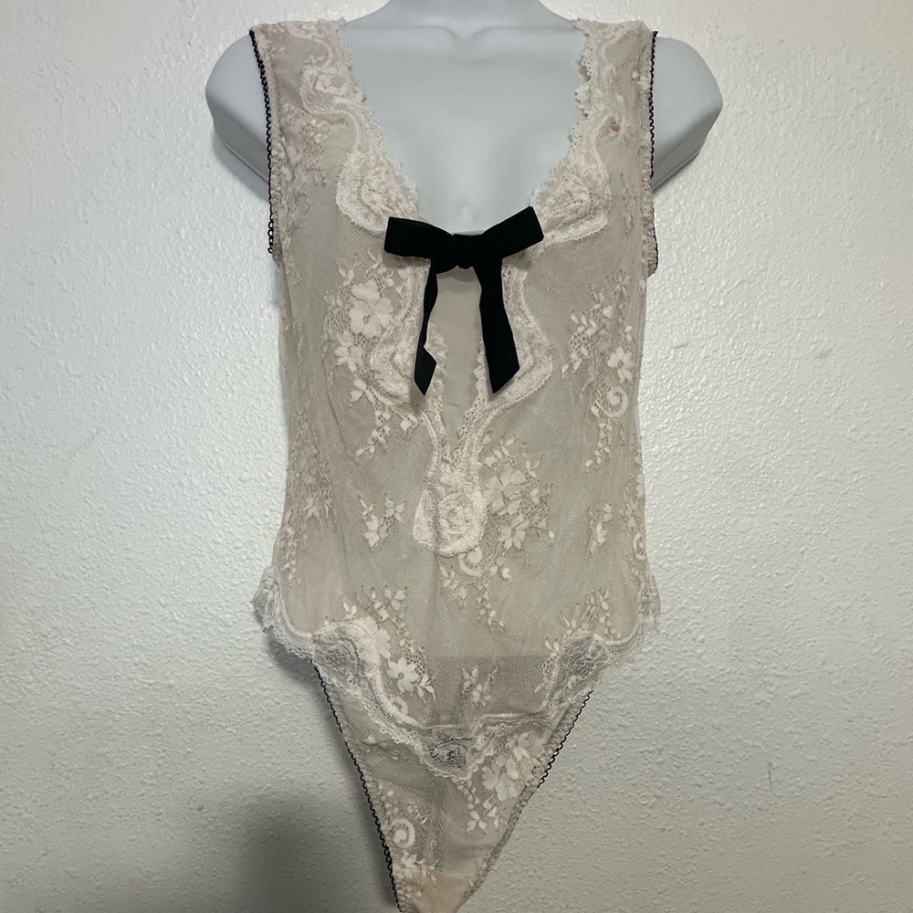 Victoria's Secret Cream Lace Lingerie romantic bodysuit black velvet trim - Picture 3 of 11